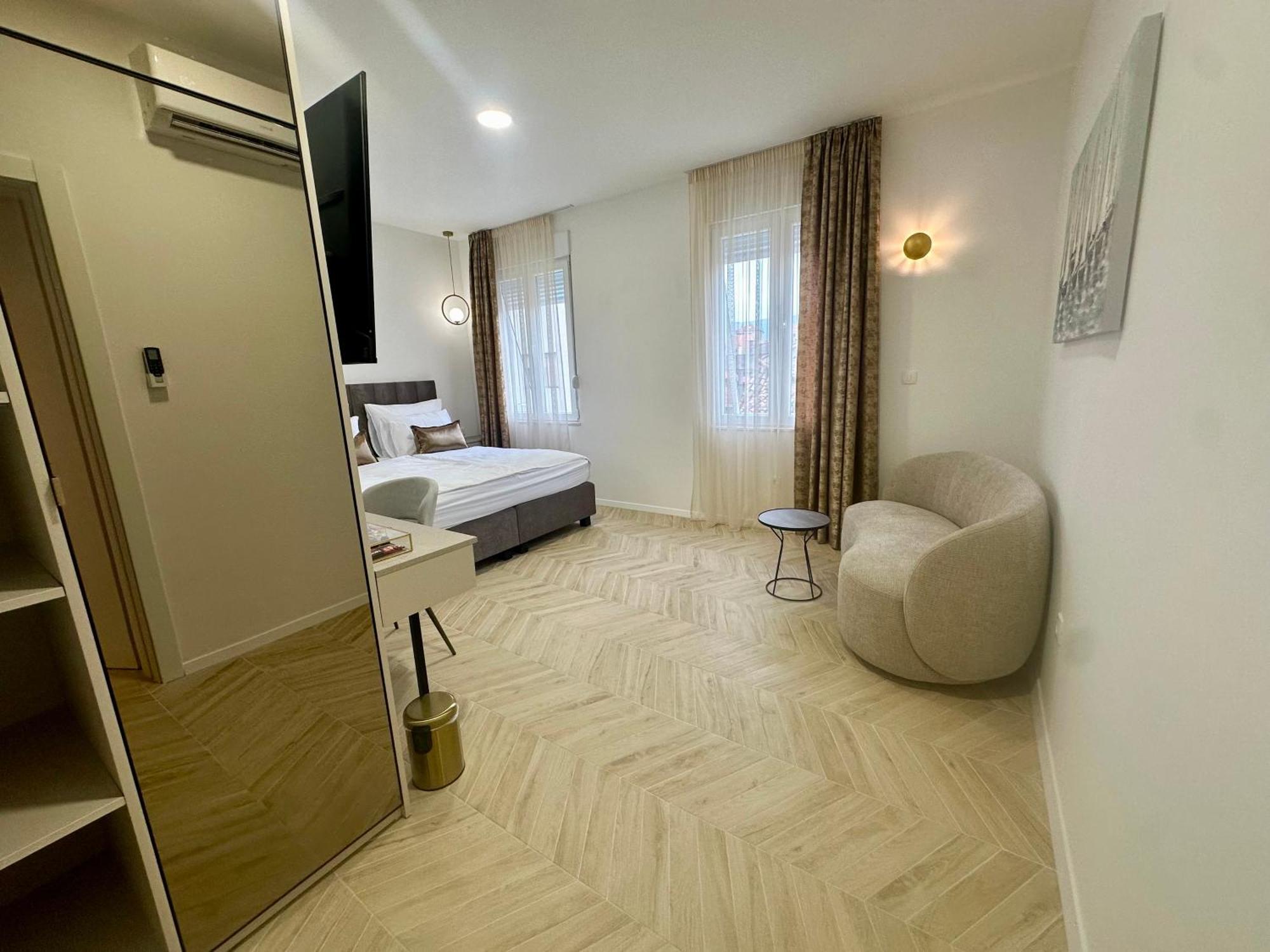 Mariani Luxury Rooms In Center Split Exterior photo