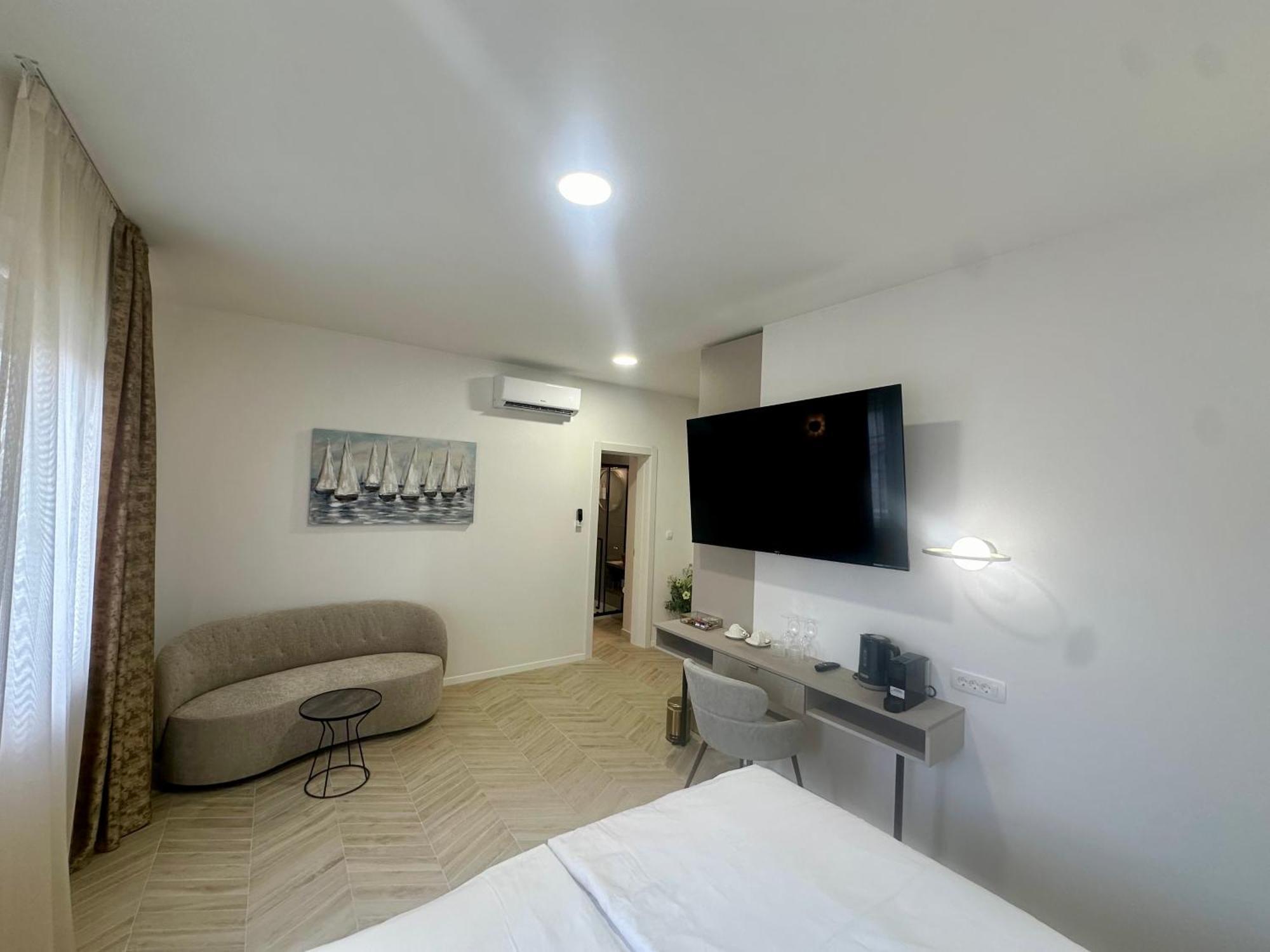 Mariani Luxury Rooms In Center Split Exterior photo